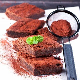 These fudgy, chocolatey brownies are incredibly simple to make, and are insanely delicious! | yumsome.com