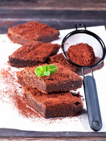 These fudgy, chocolatey brownies are incredibly simple to make, and are insanely delicious! | yumsome.com