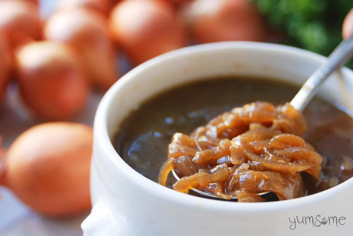 Slowly caramelising the onions gives this rich soup loads of depth of flavour, with just a hint of sweetness. | yumsome.com