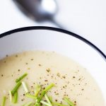 My low-cal, hearty vegan leek and potato soup is a simple, delicious, filling winter warmer. | yumsome.com