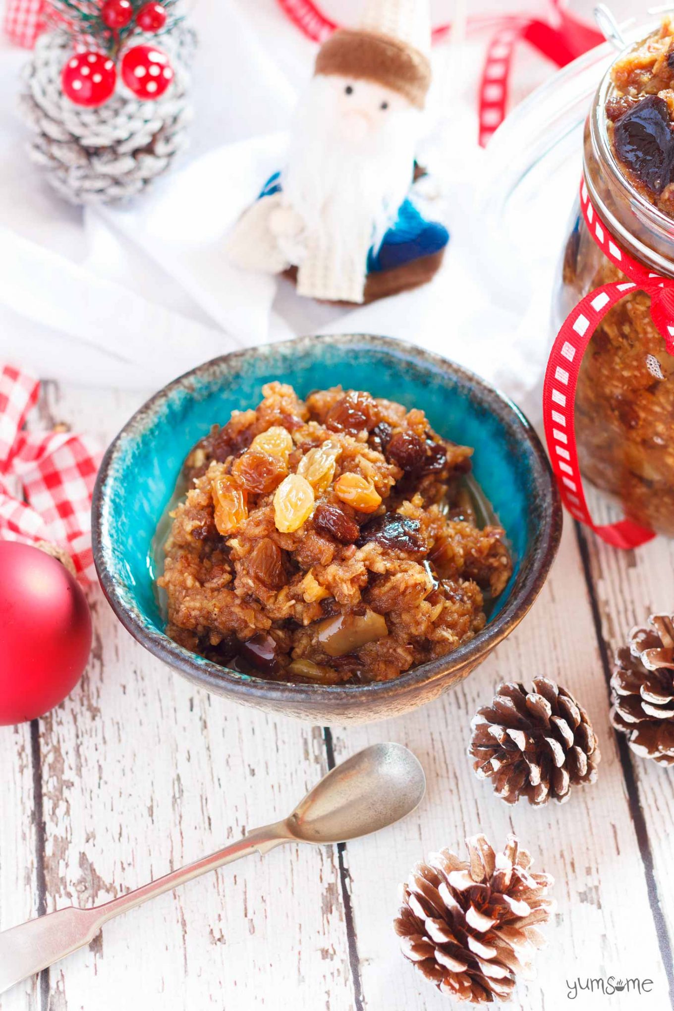 Light and fruity, with just a hint of tropical coconut, my luxury vegan mincemeat may be a traditional British Christmas favourite but it's packed with ingredients from my past five years of living all over the world. | yumsome.com