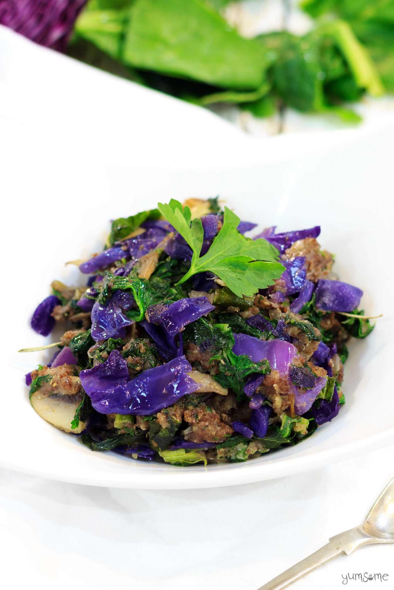 Vegan red cabbage and mushroom stuffing | yumsome.com