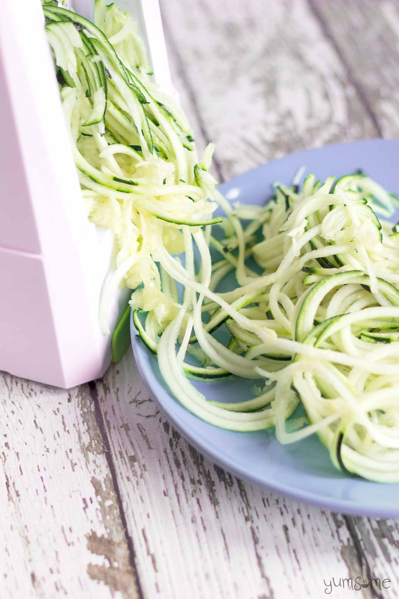 Spiralised zucchini noodles | yumsome.com