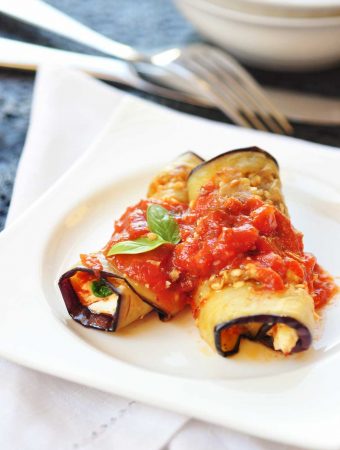 You won't go wrong with my easy vegan eggplant roll-ups - a delicious, creamy, baked combination of aubergine, spinach, tomato, and tangy vegan ricotta. | yumsome.com