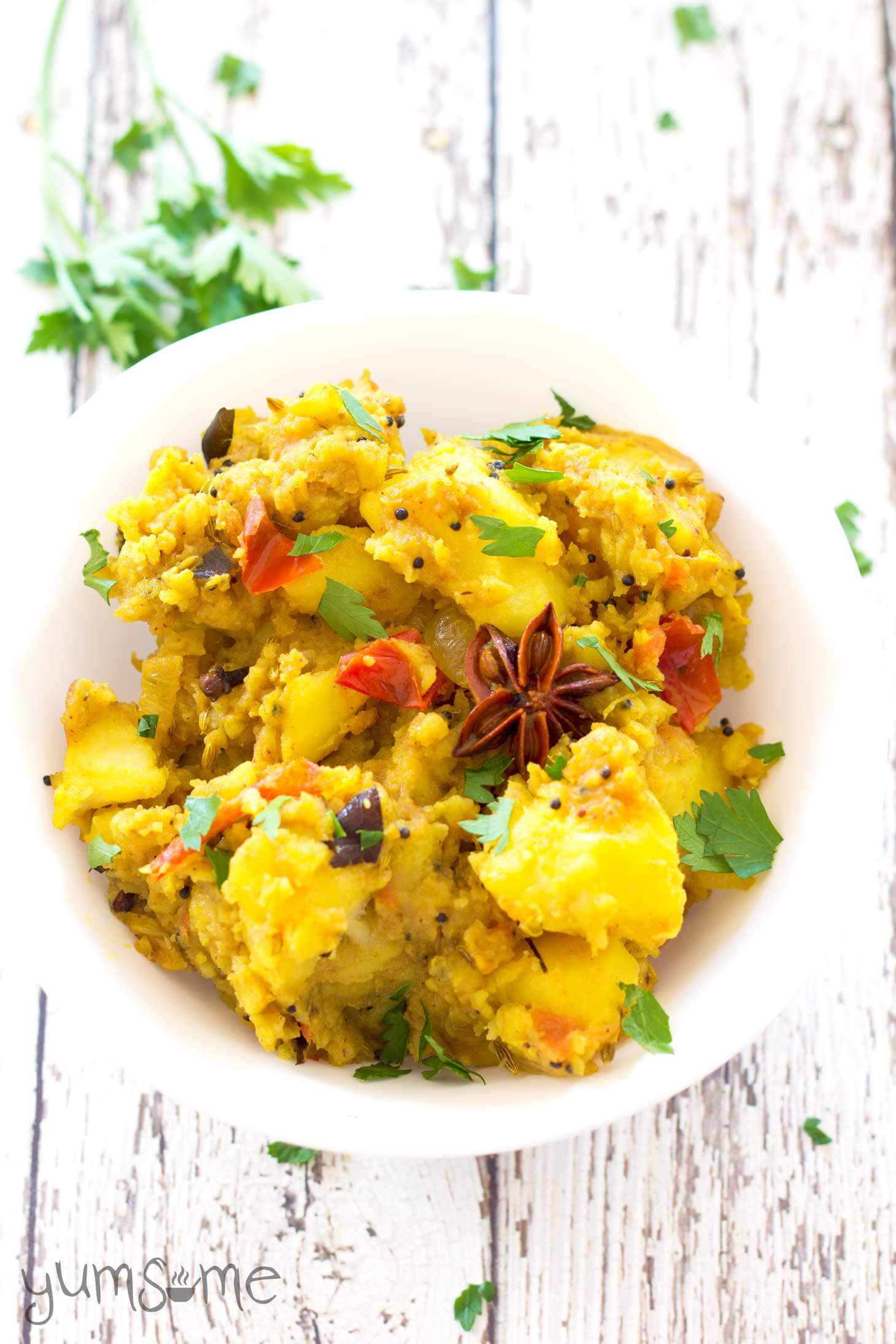 Aloo masala is a deliciously comforting, mildly-spiced mixture of fried mashed potatoes, onion, and tomato. It's a fantastic meal at any time of the day but it's especially great for breakfast. | yumsome.com