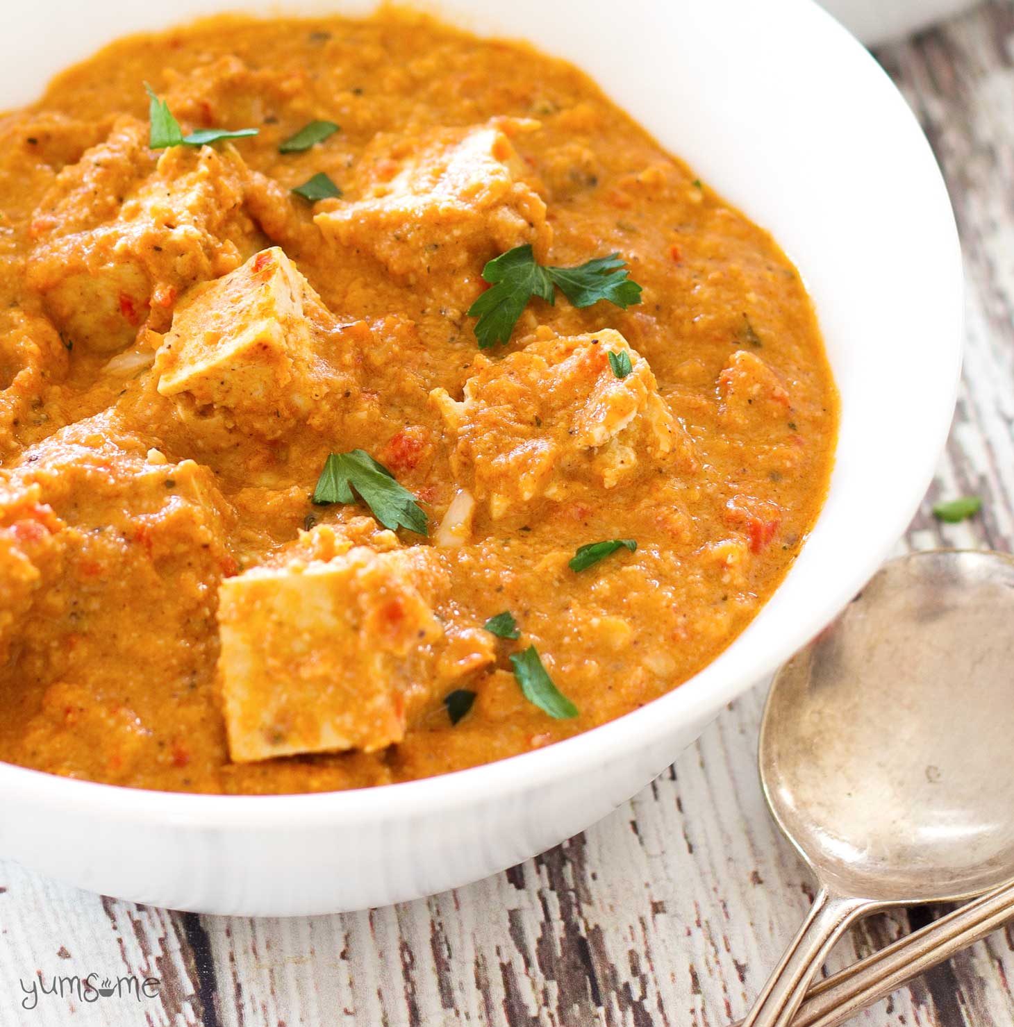 My vegan paneer butter masala is a perfect balance of spiciness and creaminess, and works really well with Indian breads or rice, and starchy curry dishes, such as aloo masala and dal fry. | yumsome.com