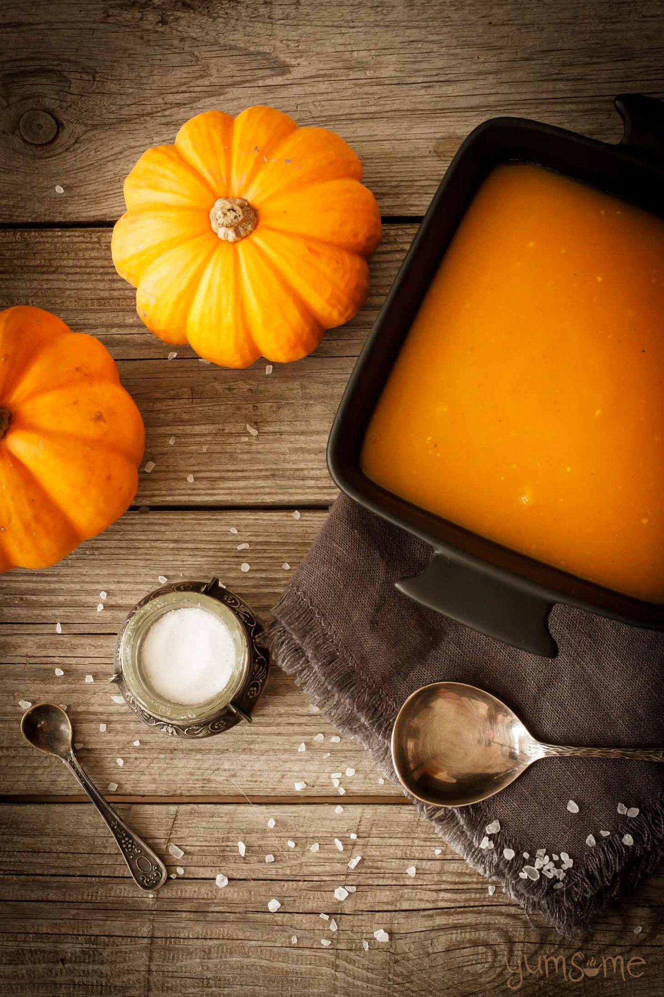 My filling and warming 80 calorie pumpkin soup is ridiculously easy to make, and is completely delicious and satisfying. | yumsome.com