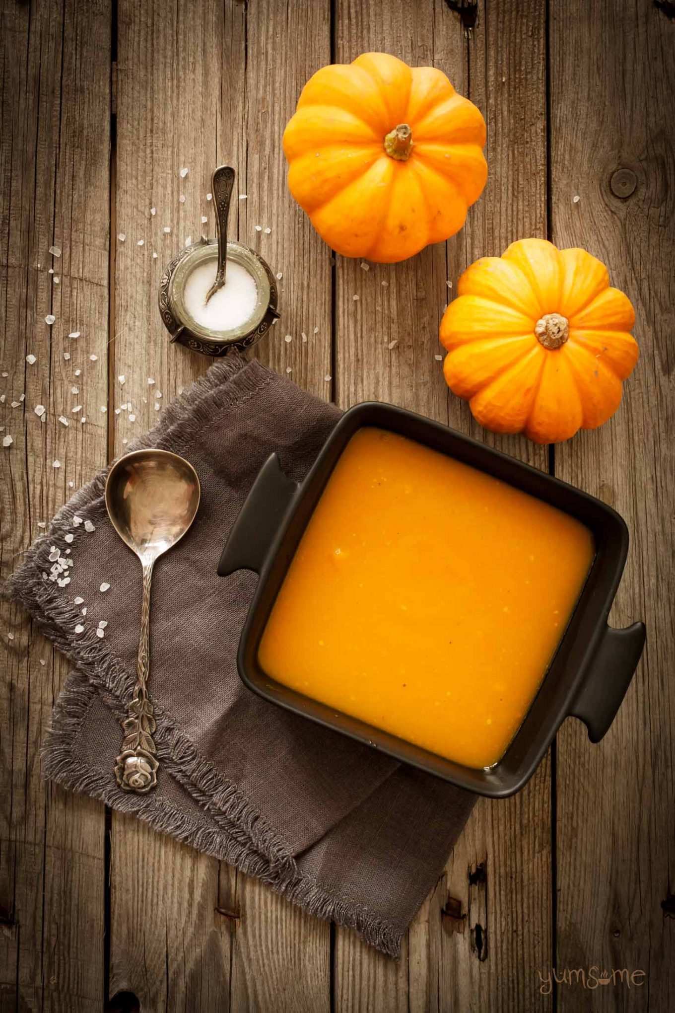 My filling and warming 80 calorie pumpkin soup is ridiculously easy to make, and is completely delicious and satisfying. | yumsome.com