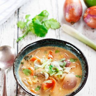 Fragrant and spicy, tom yam - a delicious hot and sour soup - is deservedly one of Thailand's most famous dishes. | yumsome.com