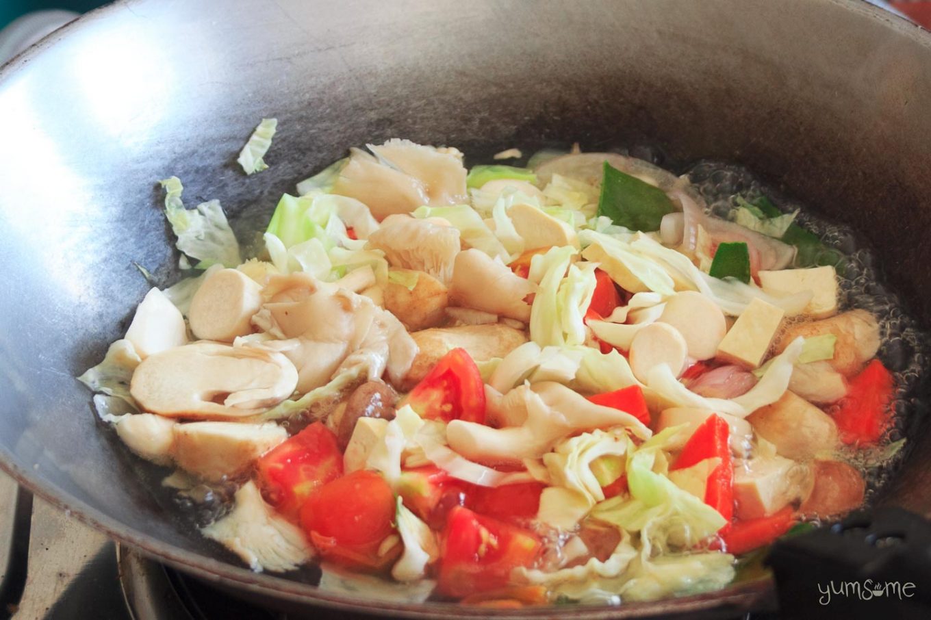 Fragrant and spicy, tom yam - a delicious hot and sour soup - is deservedly one of Thailand's most famous dishes. | yumsome.com