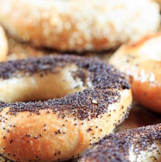 Who doesn't love a good bagel? I know I do. My home-made bagels are soft and slightly chewy, and very traditional. | yumsome.com