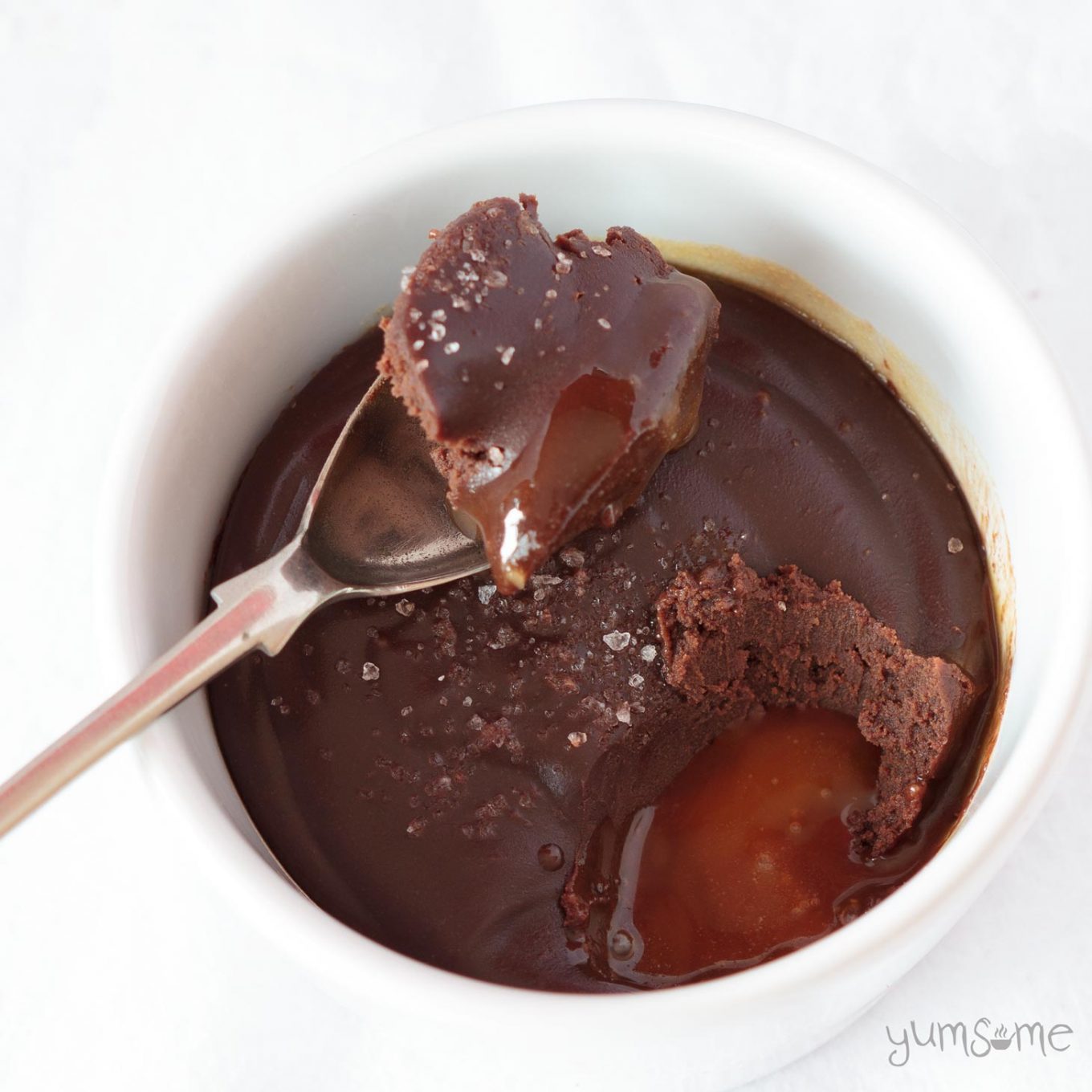 Vegan salted caramel chocolate pot; four ingredients, 10 minutes - all you need to make delicious pots of chocolatey delight! | yumsome.com