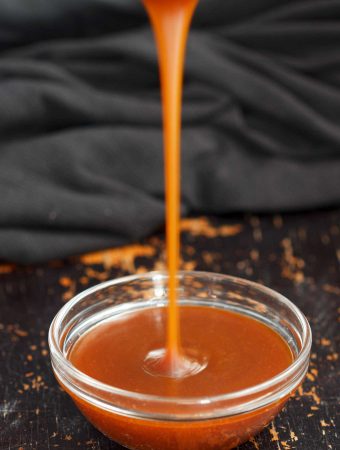 vegan miso caramel sauce | yumsome.com