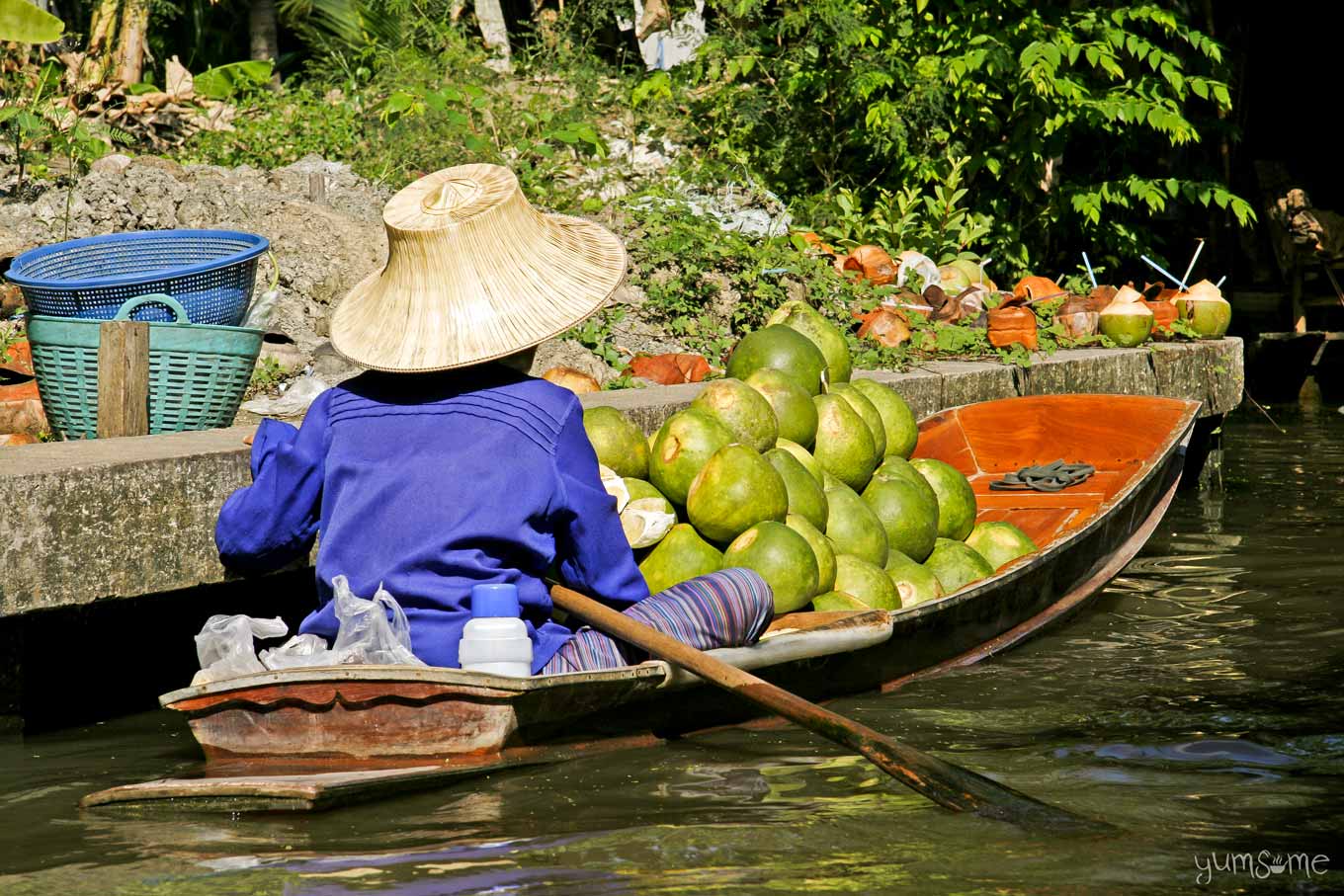 Pomelos at a Thai floating market | yumsome.com