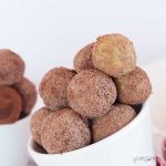 Light and creamy, with a refreshing green tea flavour, these vegan chocolate matcha truffles make for a perfect gift... or a decadent treat for yourself! | yumsome.com