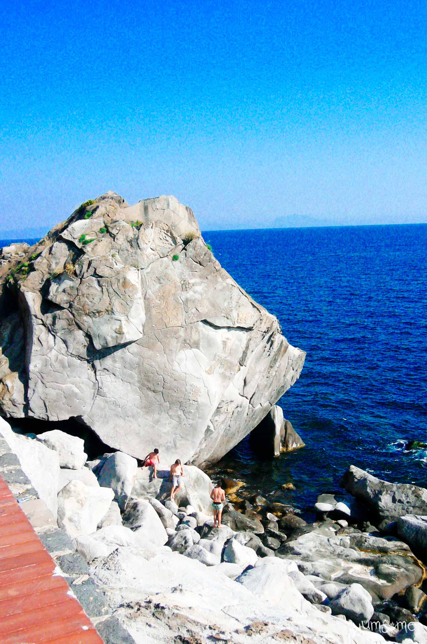 Swimmers in Pozzuoli | yumsome.com