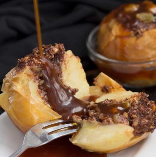 caramel drizzled baked apples drizzled with miso caramel sauce | yumsome.com