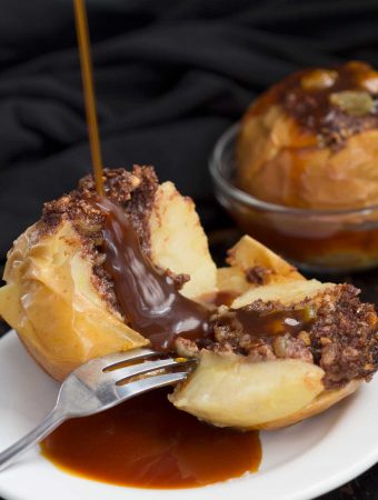 caramel drizzled baked apples drizzled with miso caramel sauce | yumsome.com