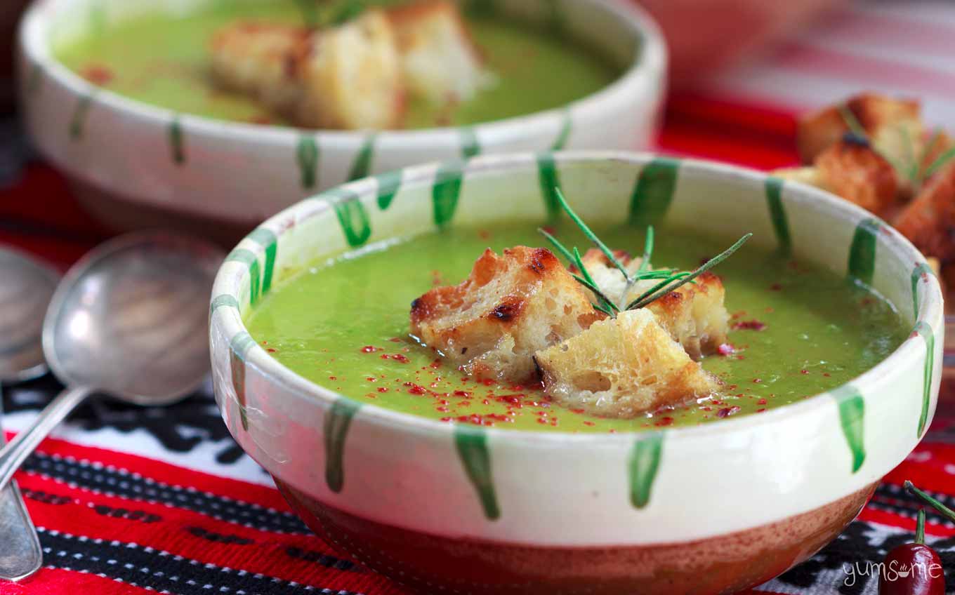 closeup of a bowl of Quick 'n' Easy Piquant Pea & Leek Soup | yumsome.com