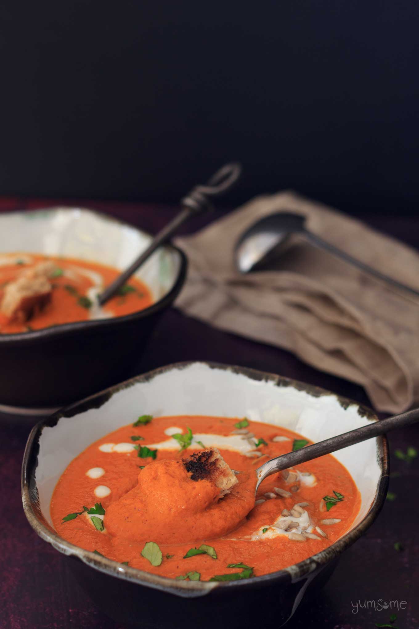 Creamy vegan tomato bisque | yumsome.com