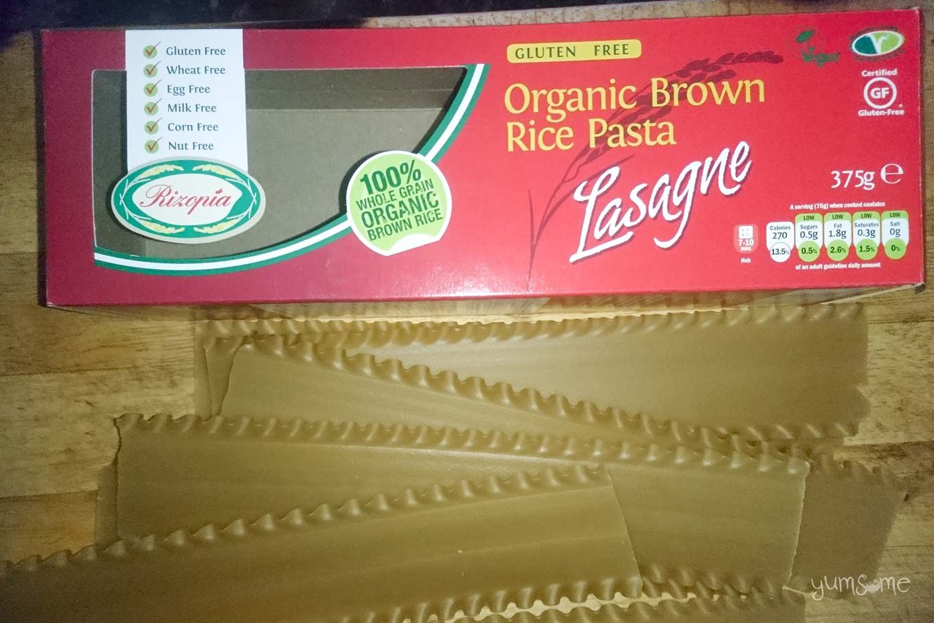 A box and several lasagne sheets.