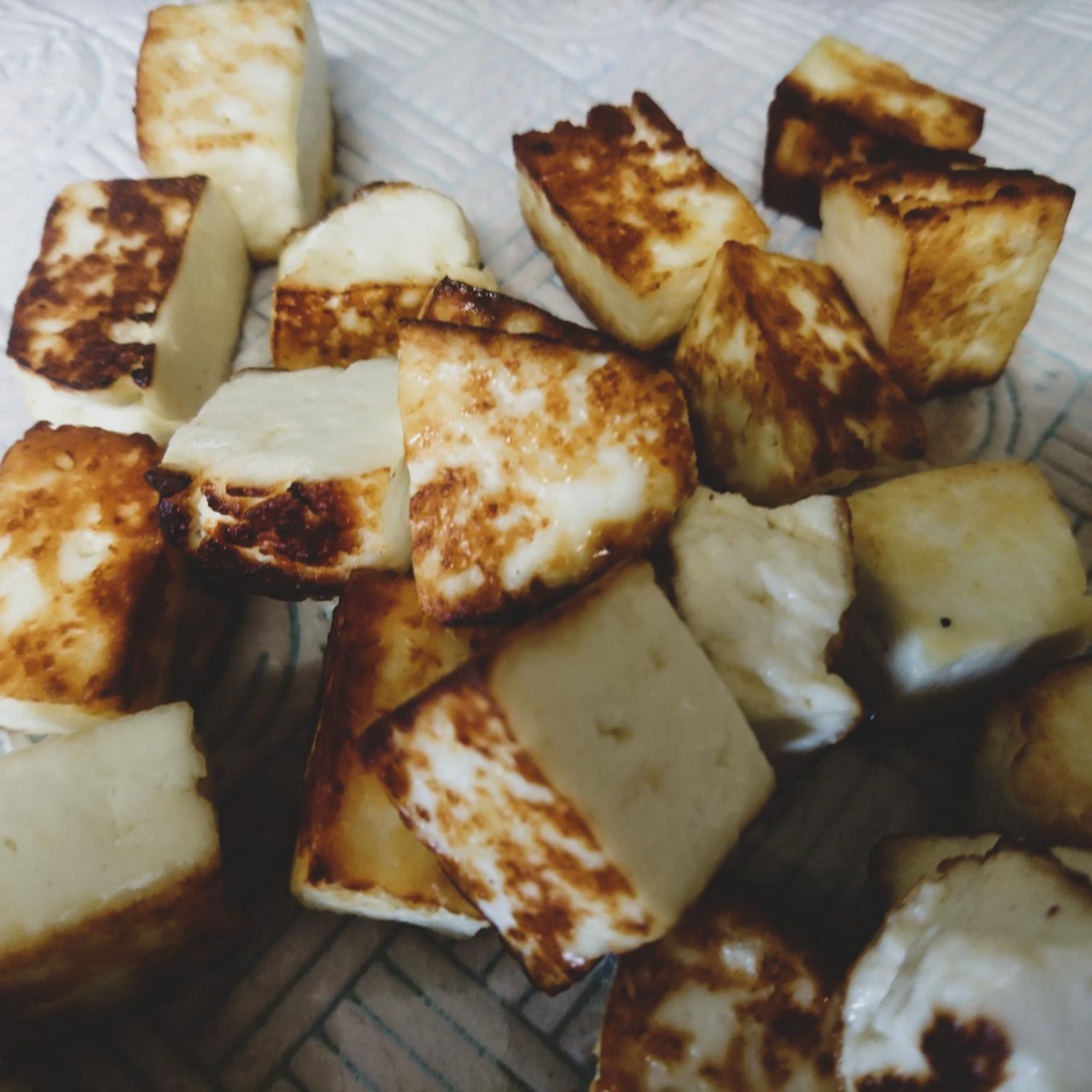 Fried paneer on a paper towel.